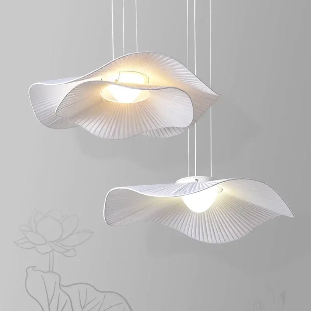 Suspension luminaire blanche avec deux abats jours courbés

