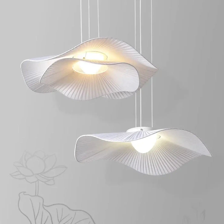 Suspension luminaire blanche avec deux abats jours courbés

