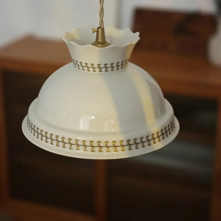 Suspension luminaire blanche en céramique au style ancien