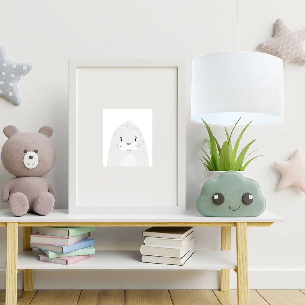 Print encadré blanc avec dessin de phoque cartoon gris et blanc pour suspension luminaire blanche classic jasmin