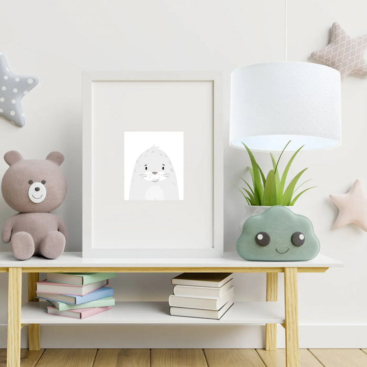 Print encadré blanc avec dessin de phoque cartoon gris et blanc pour suspension luminaire blanche classic jasmin