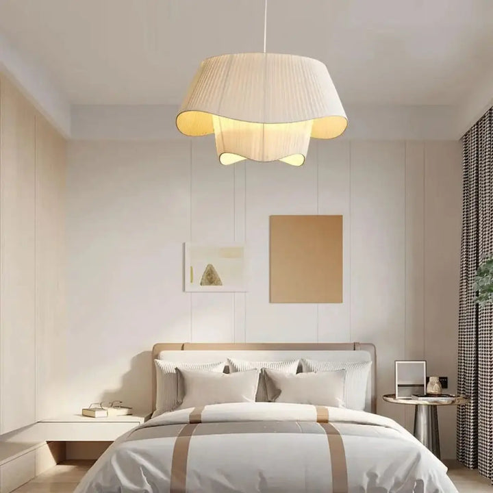 Pendule suspension luminaire blanche tusso en tissu blanc plissé avec une lumière douce pour choix d un éclairage élégant