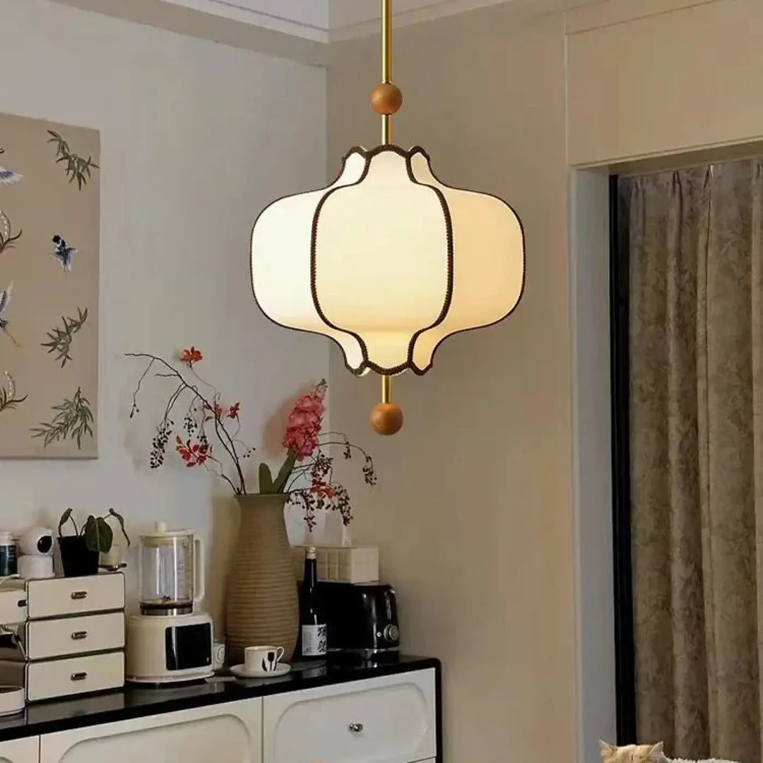 Suspension luminaire blanche avec détails marron au style chic