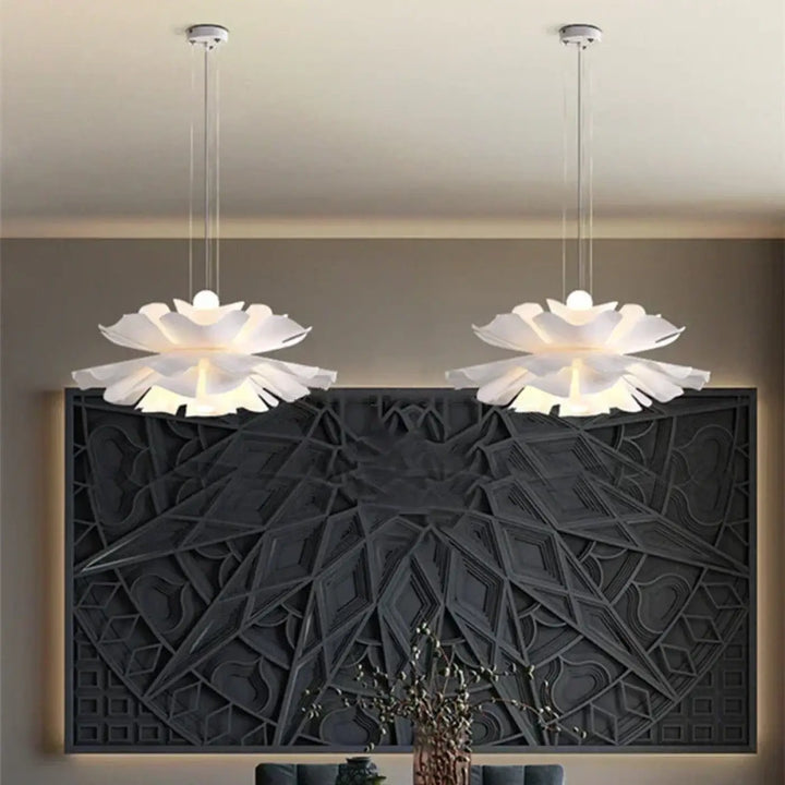 Suspension luminaire blanche en forme de fleur pour salon


