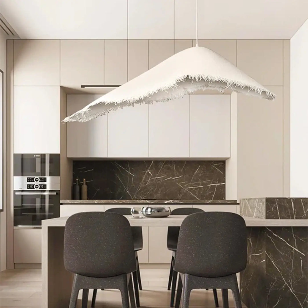 Suspension luminaire blanche haut de gamme au design original


