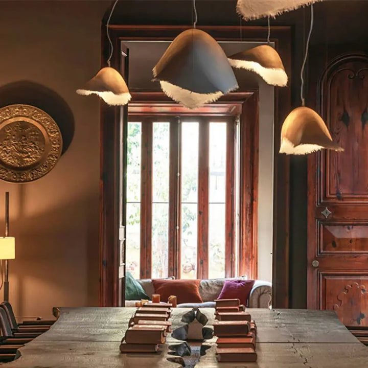 Suspension luminaire blanche haut de gamme au design original

