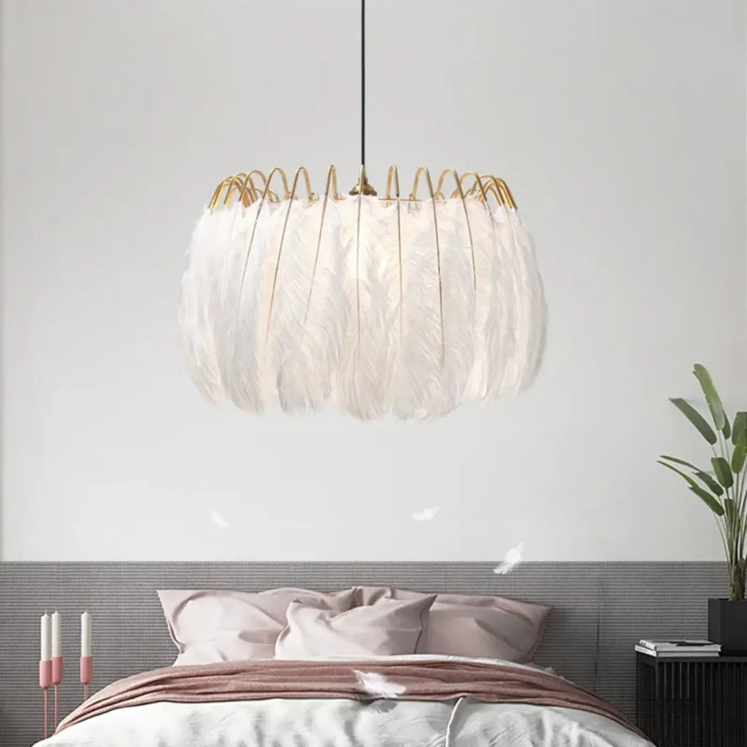 Suspension blanche à plumes style art déco élégance