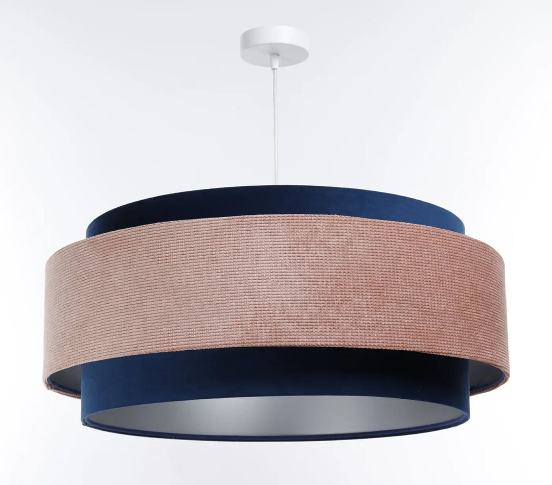 Suspension luminaire doblo classic avec anneau intérieur en velours bleu marine et bande extérieure tissée rose pâle