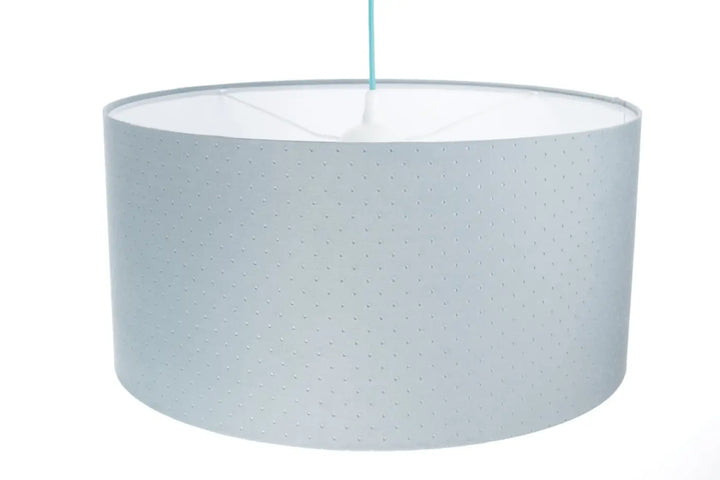 Suspension luminaire classique jasmin bleu pastel avec un abat-jour cylindrique à texture ponctuée et intérieur blanc