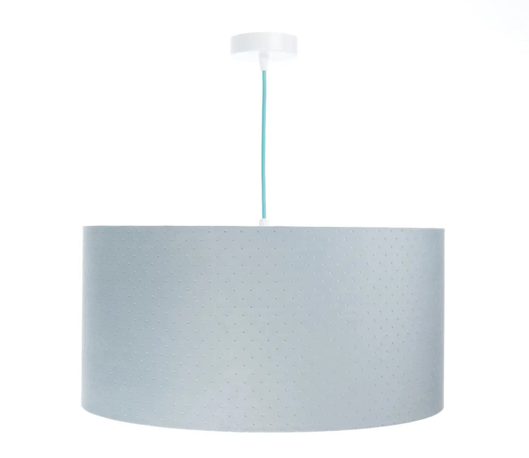 Suspension luminaire bleu pastel cylindrique avec texture à petits points et fixation plafond blanche classique jasmin