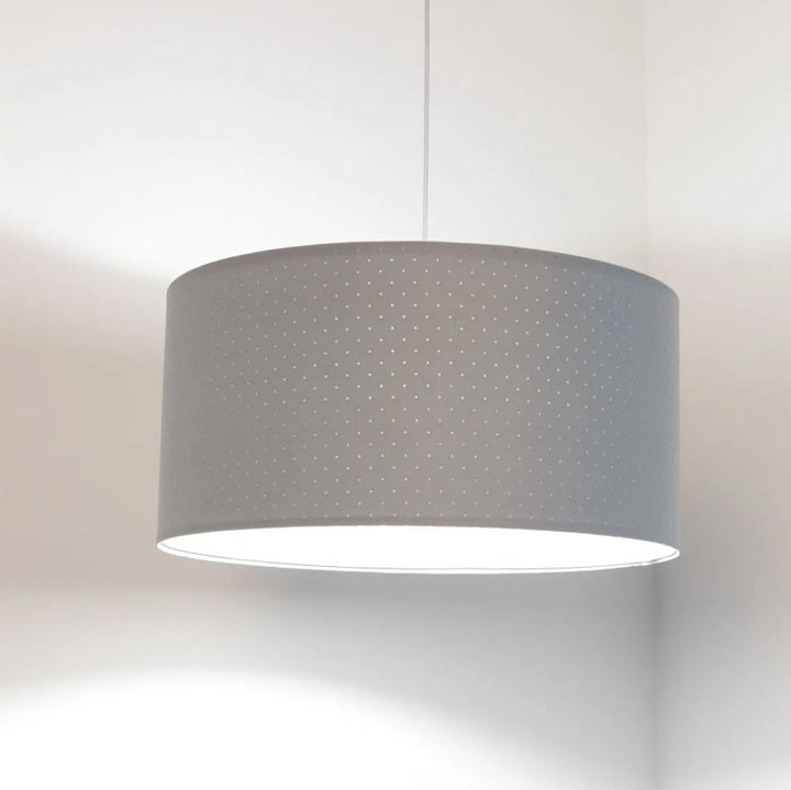 Suspension luminaire bleu pastel en forme cylindrique grise avec motif subtil à points pour éclairage intérieur classique