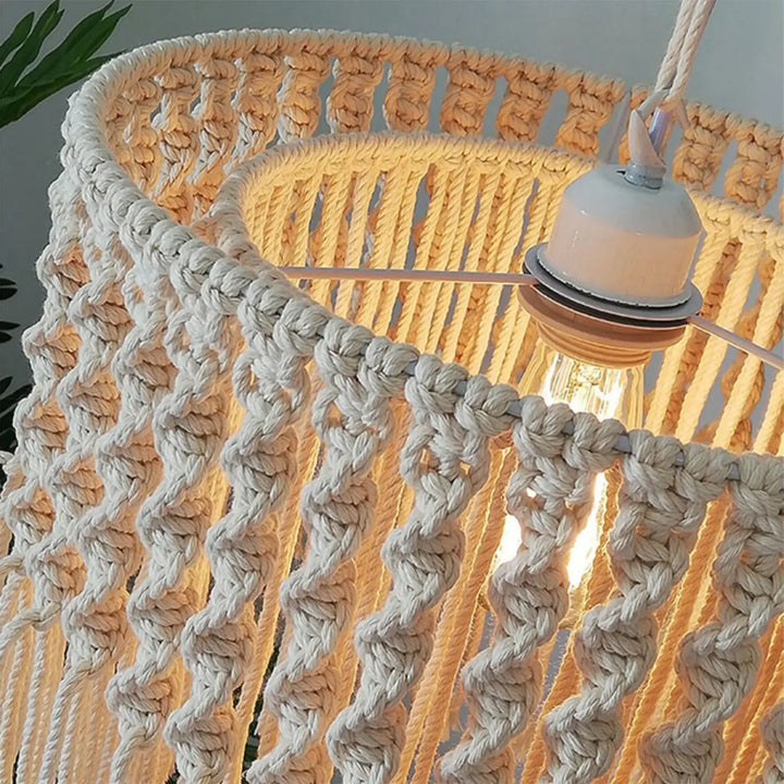 Luminaire plafonnier oreva beige en macramé avec suspension luminaire bohème en matières naturelles et ampoule visible