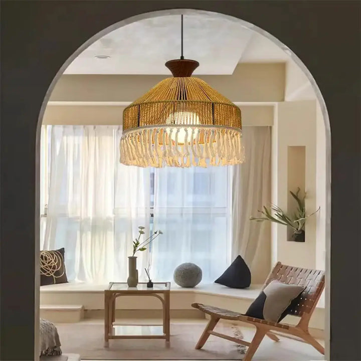 Suspension luminaire bohème en rotin naturel avec franges chic