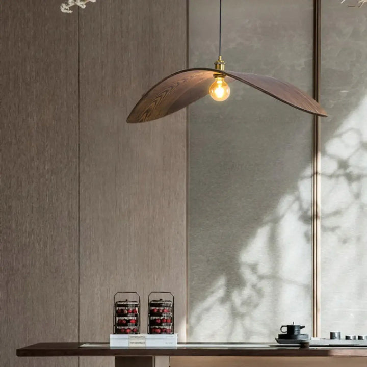 Suspension en bois avec abat‑jour élégant naturel chic
