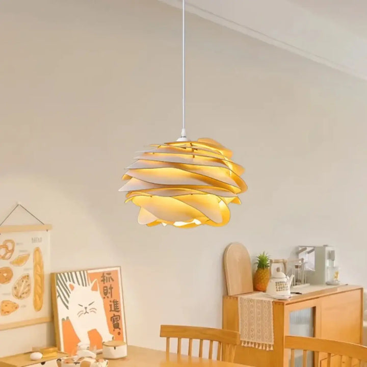Suspension luminaire en bois en forme de rose au design floral