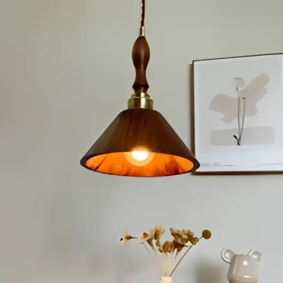 Suspension luminaire juliana en laiton chaud avec abat-jour conique et bois naturel pour salle à manger