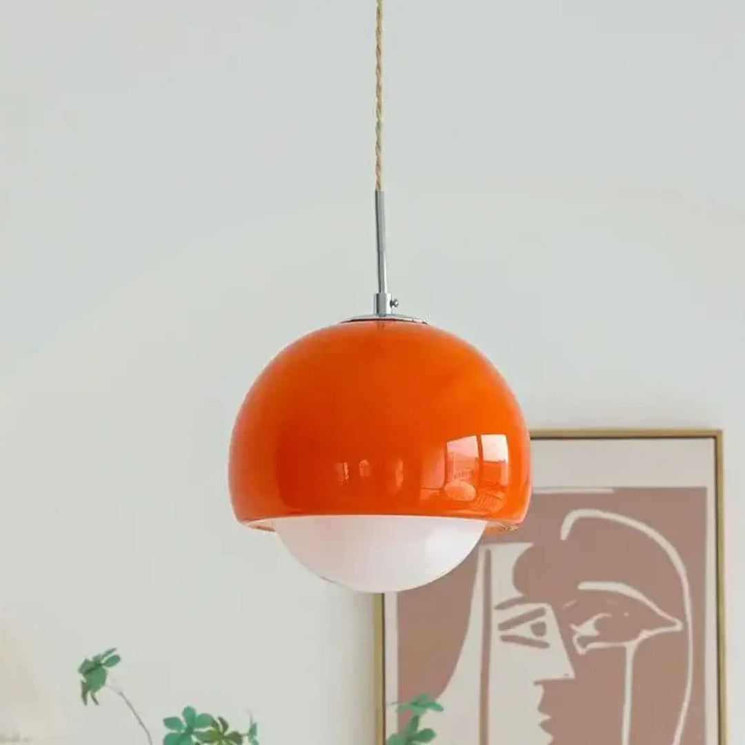 Suspension luminaire orana orange avec globe blanc intérieur et lumière douce boule minimaliste en finition brillante