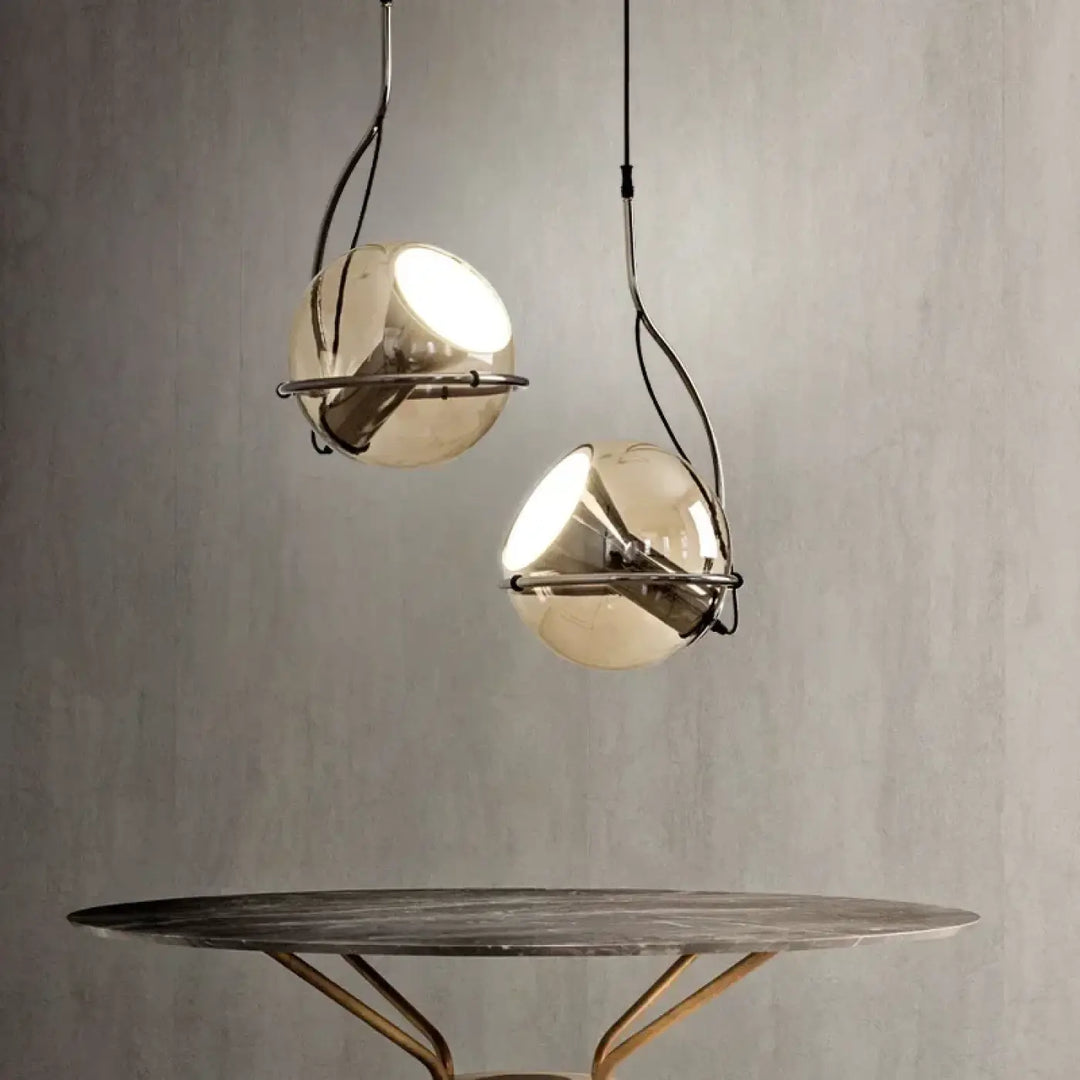 Suspension luminaire en boule de verre marron et spot LED argent

