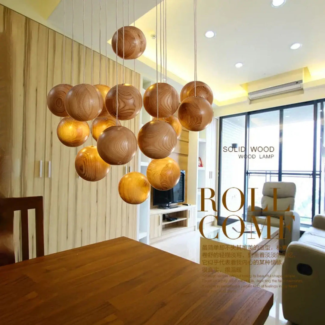 Suspension luminaire boules en bois marron au design naturel