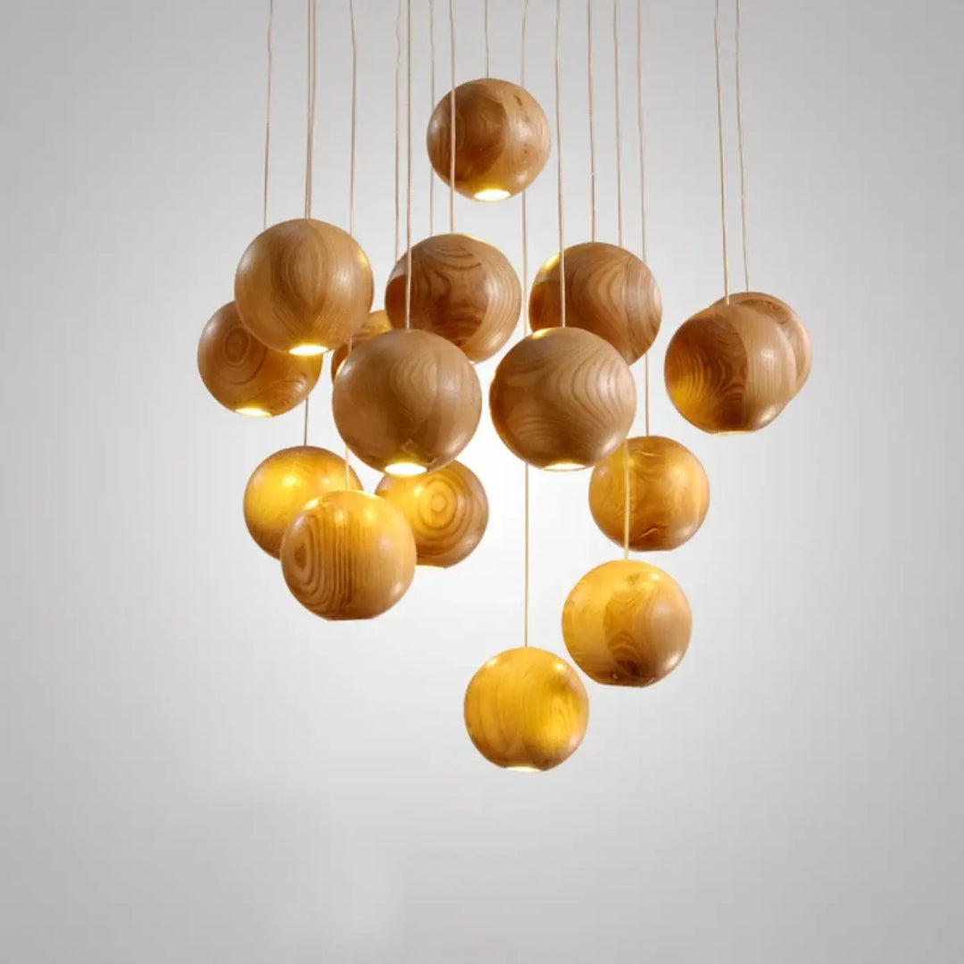 Suspension luminaire boules en bois marron au design naturel