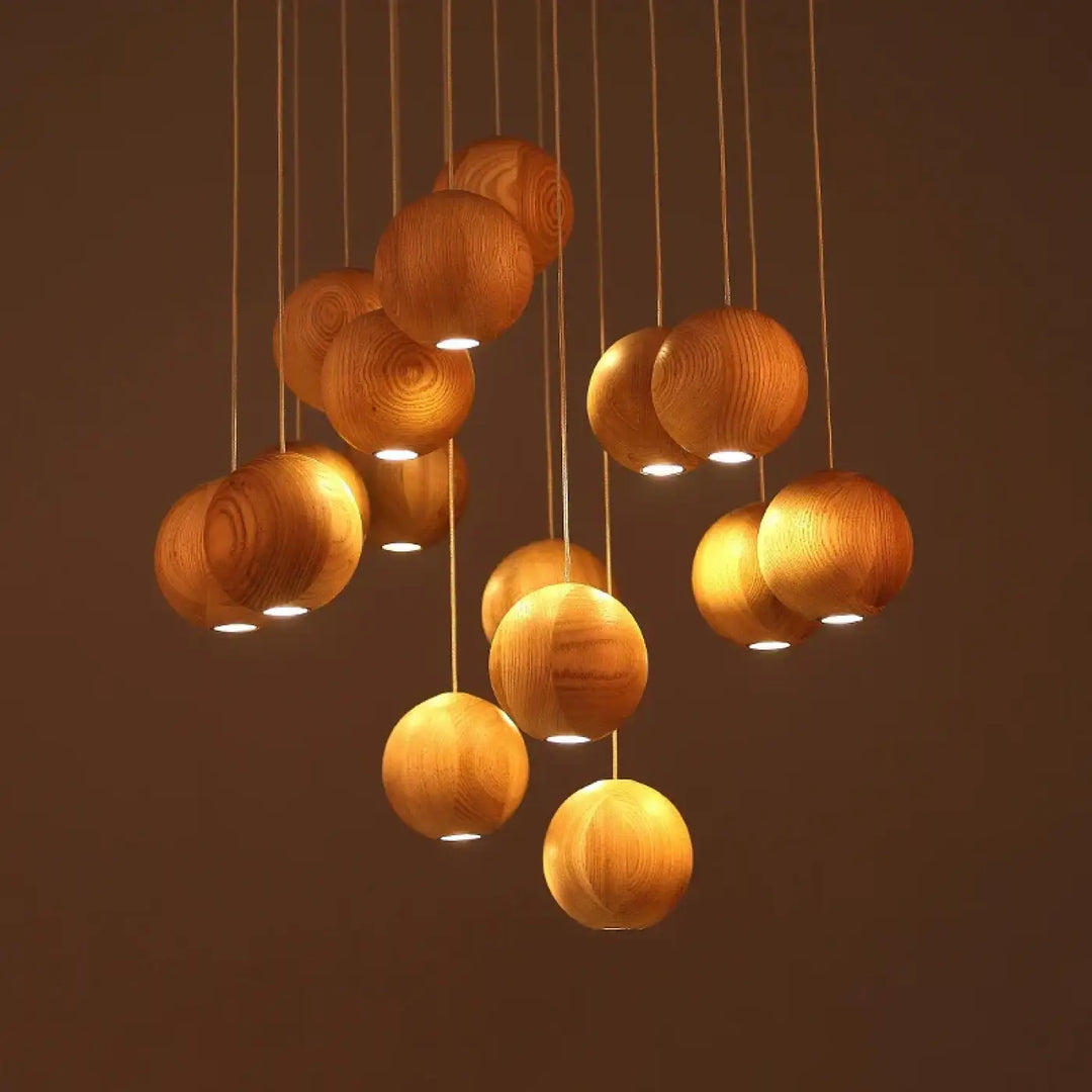 Suspension luminaire boules en bois marron au design naturel