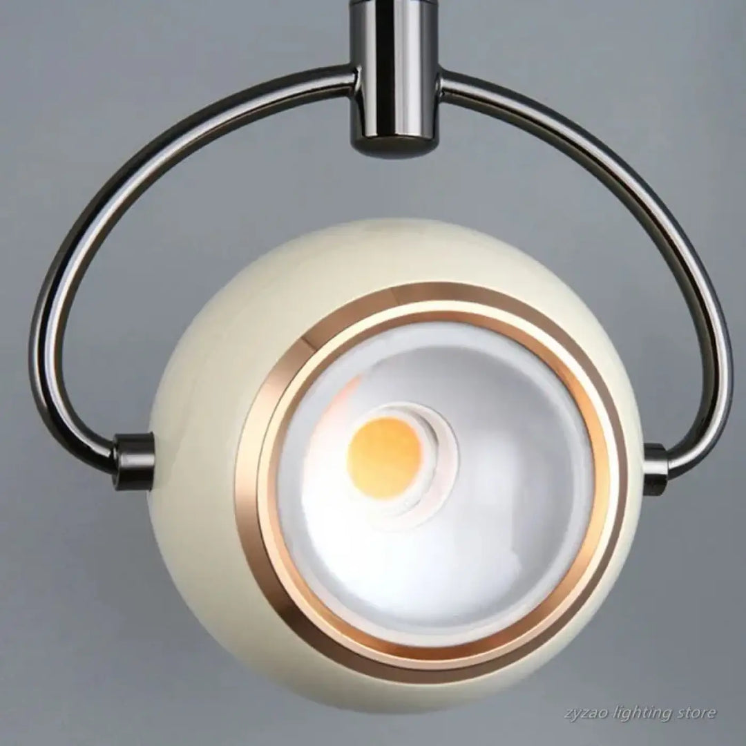 Suspension luminaire orion avec spot led sphérique crème cadre chrome poli et anneau doré design luminaire boules