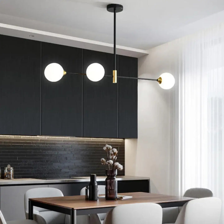 Suspension luminaire boules en verre et structure noire moderne