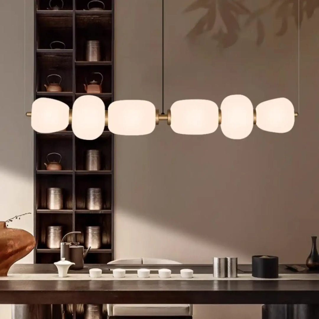 Suspension luminaire avec boules en verre et support en laiton chic