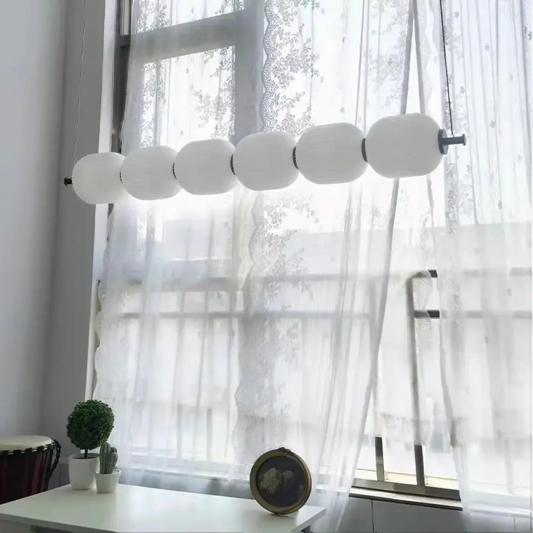 Suspension luminaire avec boules en verre et support en laiton chic