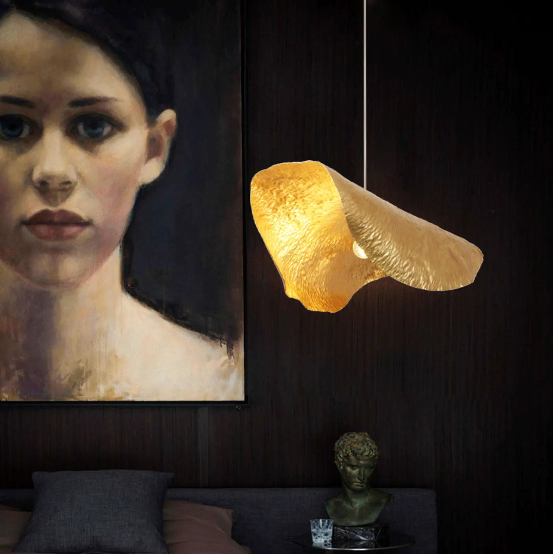 Suspension luminaire en bronze avec bords repliés raffiné