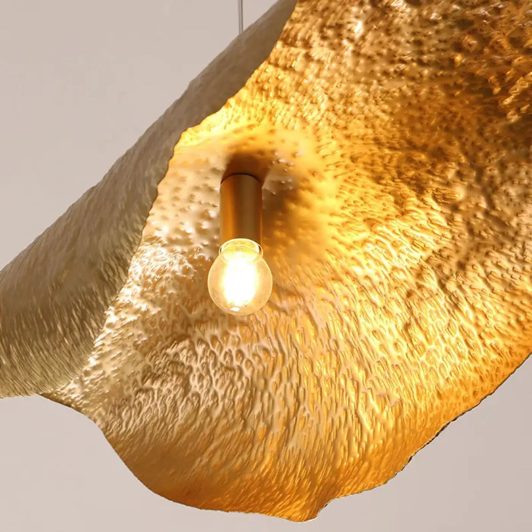Suspension luminaire en bronze avec bords repliés raffiné