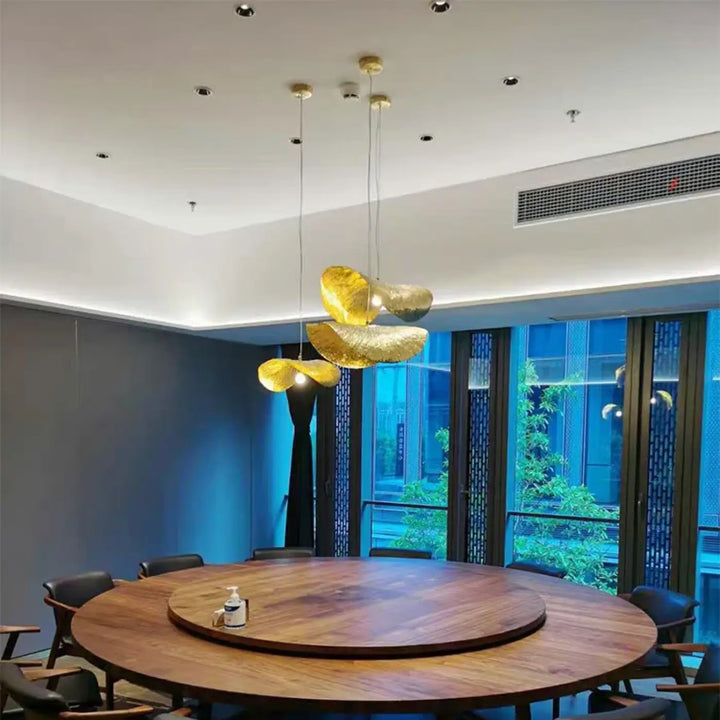 Suspension luminaire en bronze avec bords repliés raffiné