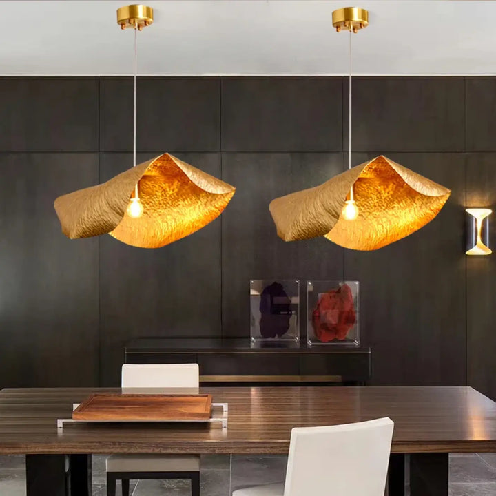 Suspension luminaire en bronze avec bords repliés raffiné