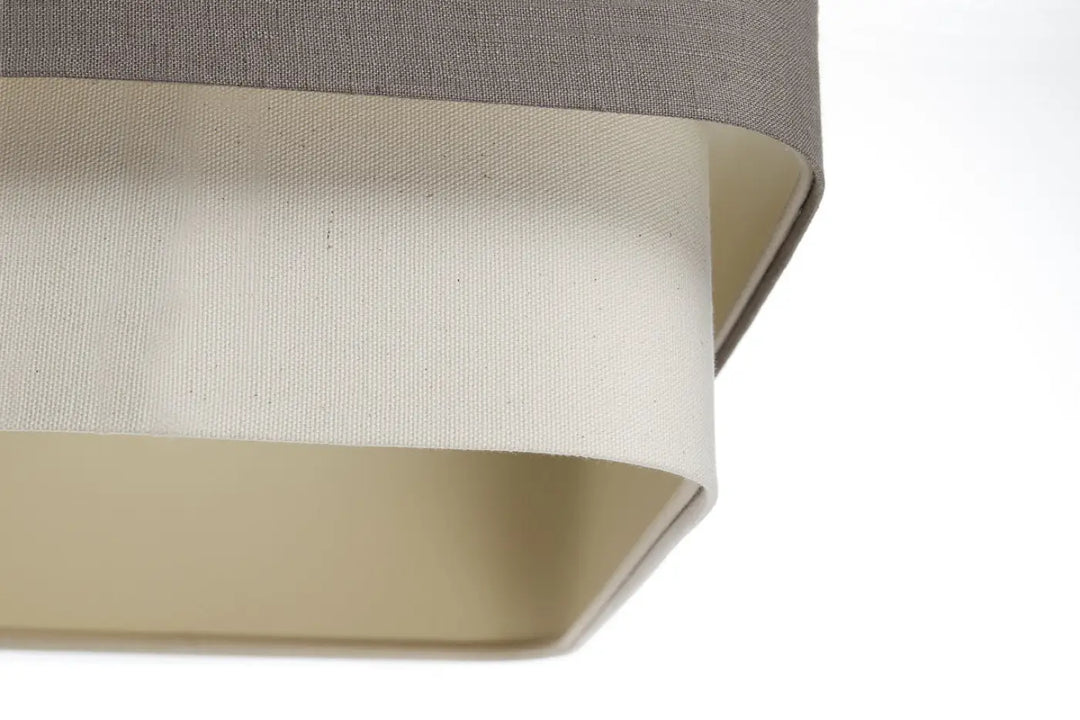 Suspension luminaire kwadro duo marron avec abat-jour en tissu gris à doublure beige et texture tissée visible