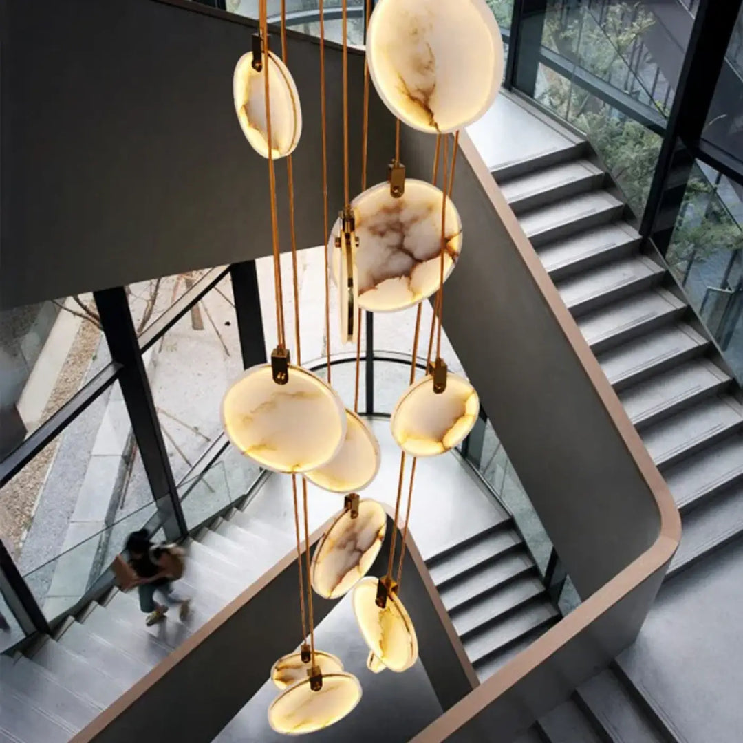 Suspension luminaire cascade en albâtre blanc élégant
