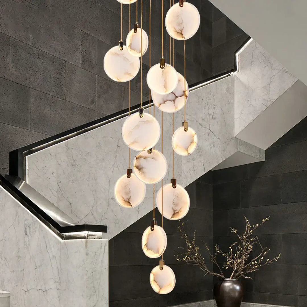 Suspension luminaire cascade en albâtre blanc élégant
