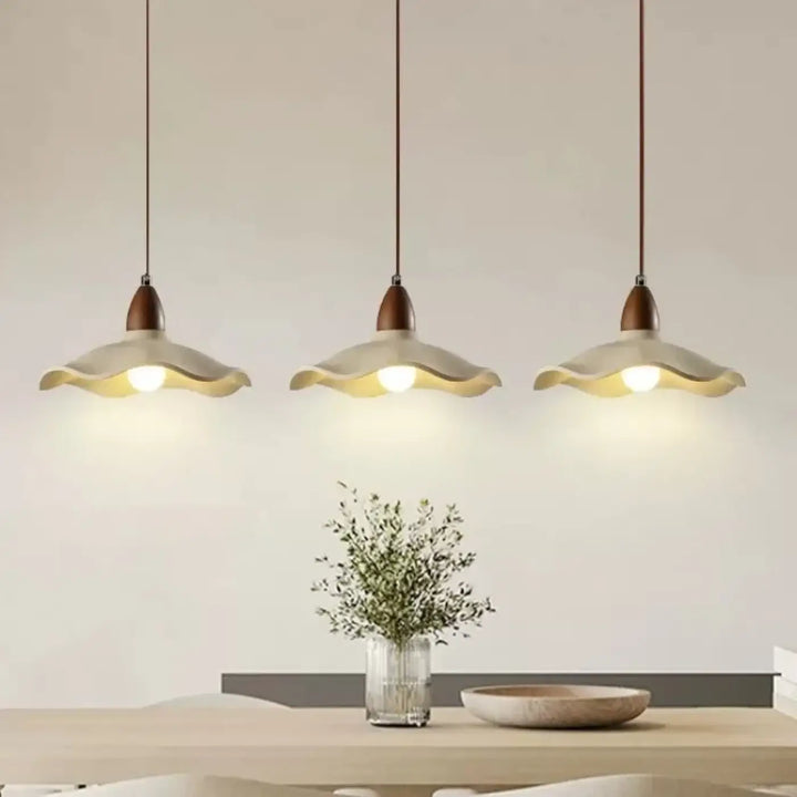 Suspension luminaire céramique blanc à forme ondulée moderne