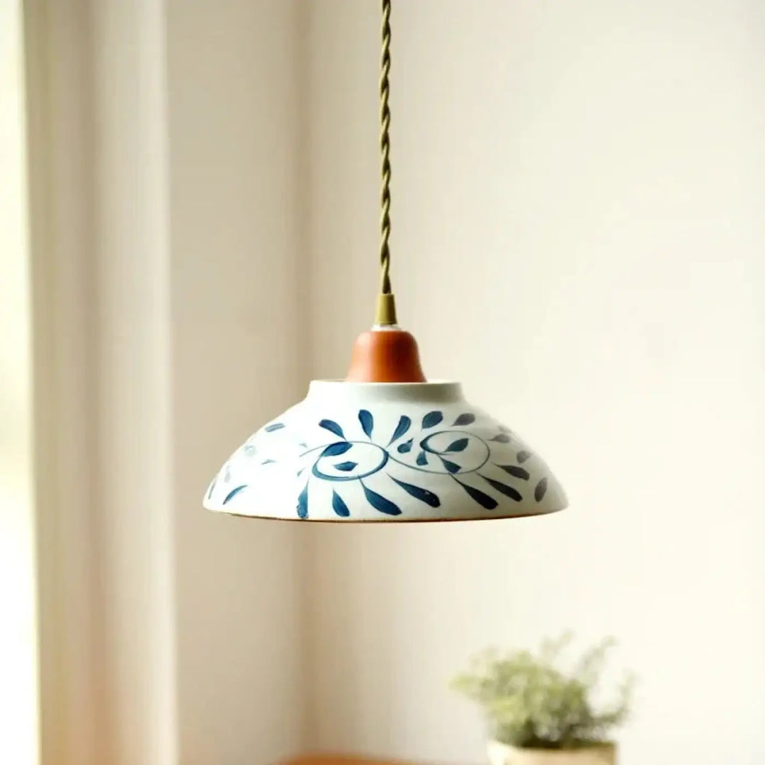 Suspension luminaire céramique blanche à motifs bleus