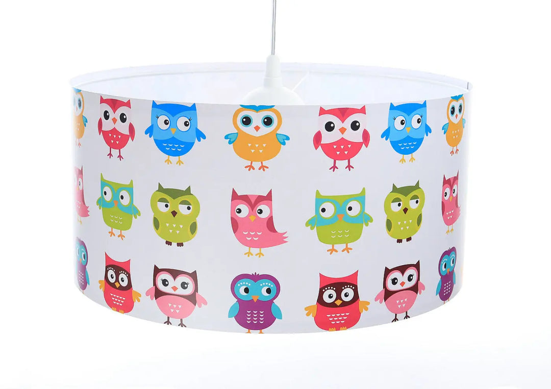 Suspension luminaire photo kids chouettes avec abat-jour cylindrique blanc et motifs chouettes colorées pour chambre enfant
