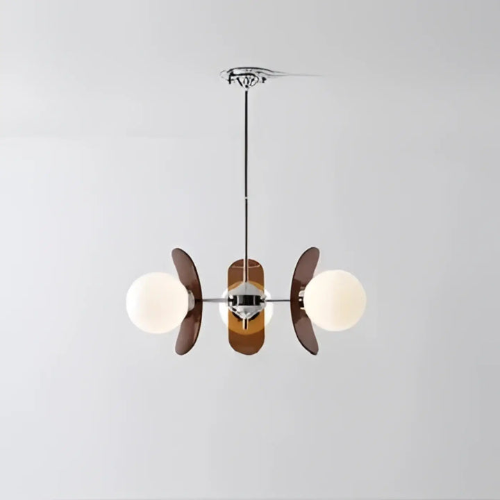 Suspension luminaire melios style mid-century moderne avec finition chrome, globes en verre dépoli et accents en bois foncé