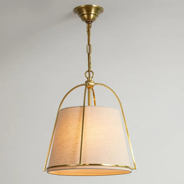 Suspension luminaire chic en tissu avec finition dorée moderne