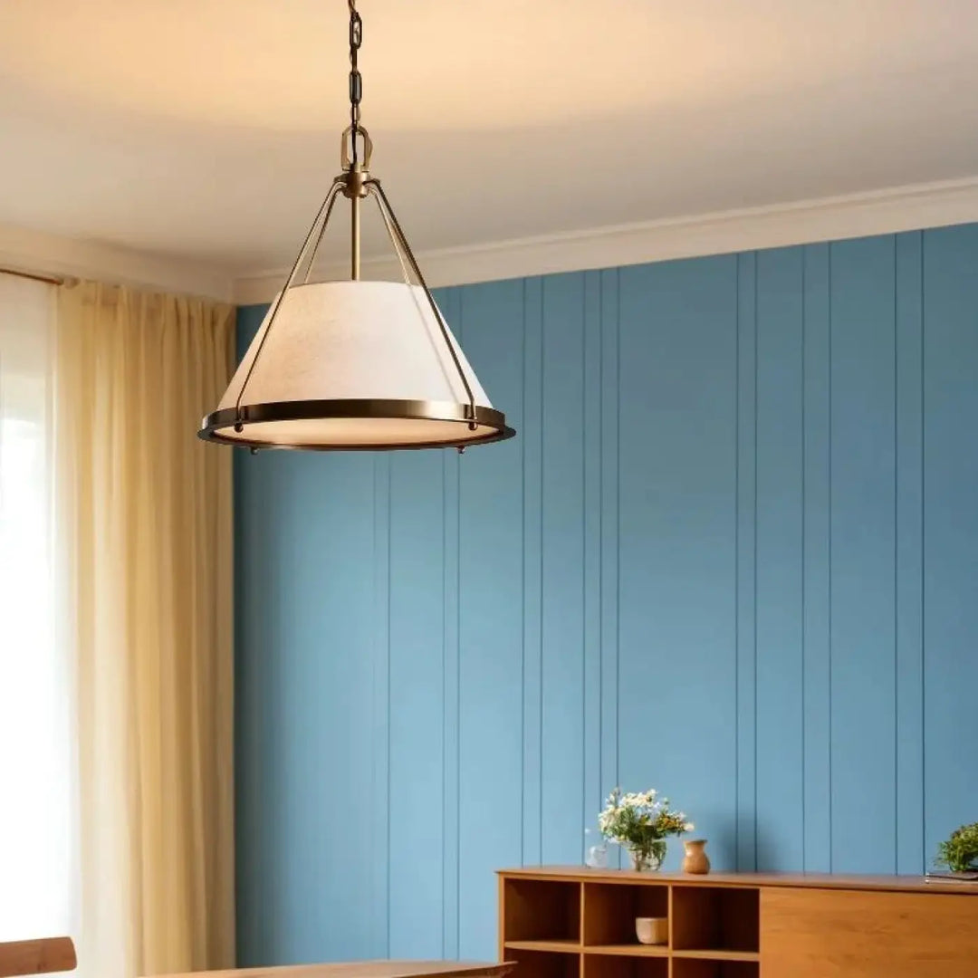 Suspension luminaire chic axon avec cadre en laiton et abat-jour conique blanc pour un luminaire chic élégant