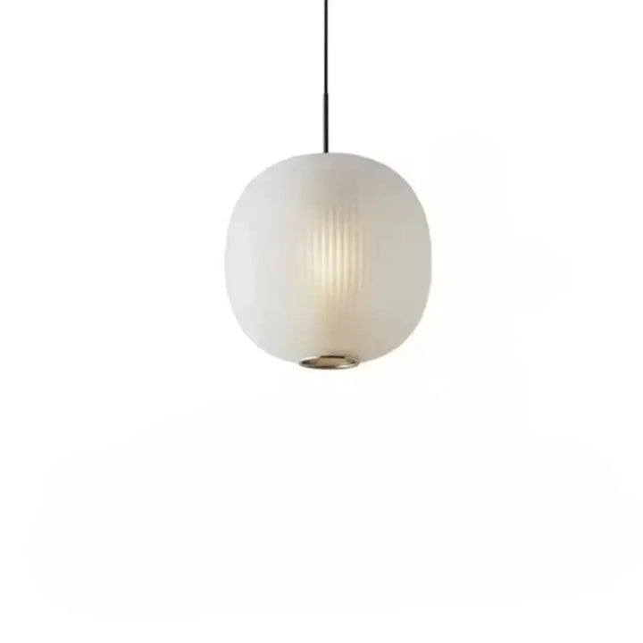Suspension luminaire ovia avec verre nervuré blanc givré et cordon noir pour une suspension luminaire chic minimaliste