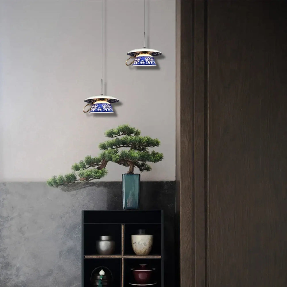 Suspension luminaire chinoise style tasse à fleurs bleues élégante