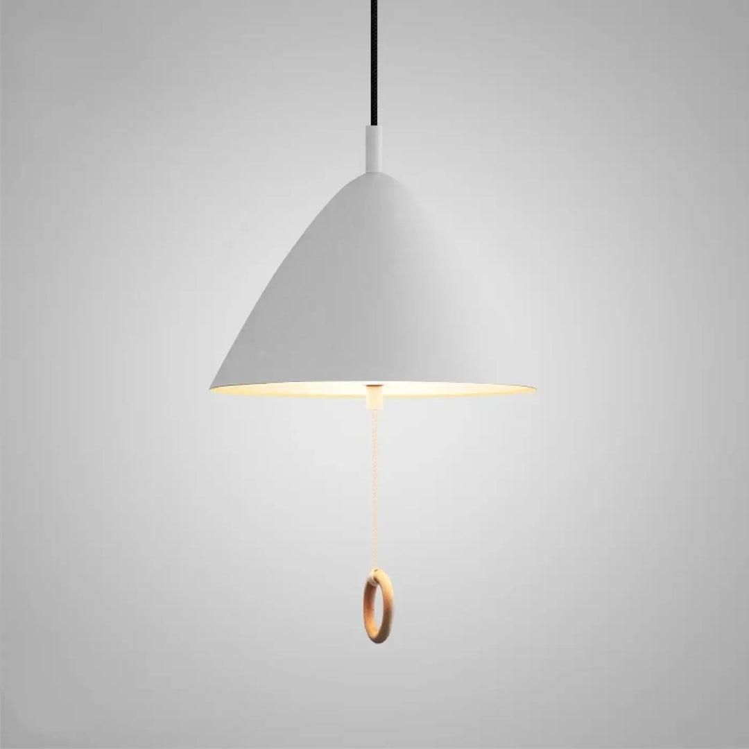 Suspension luminaire conique nouriah blanc avec éclairage intérieur chaud et anneau en bois pour tirer