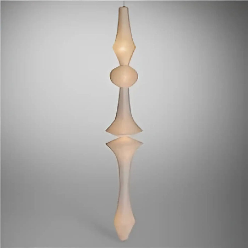 Finial décoratif en bois crème avec design effilé et surface polie pour suspension luminaire contemporaine auralis