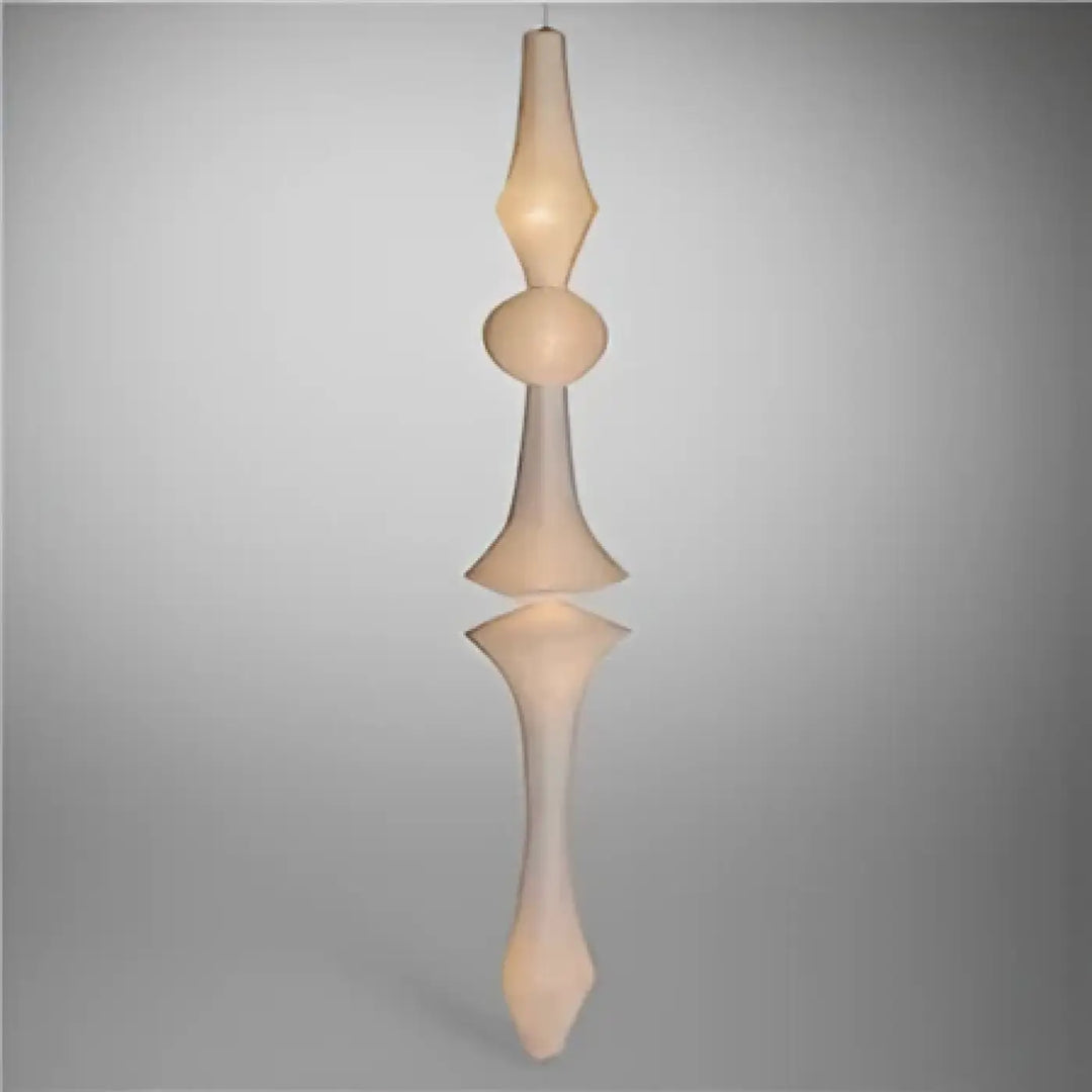 Finial décoratif en bois crème avec design effilé et surface polie pour suspension luminaire contemporaine auralis