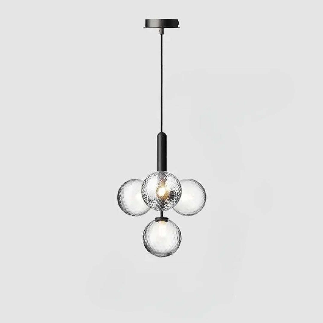 Suspension luminaire contemporaine golys avec quatre sphères en verre givré apporte un luminaire design noir en métal