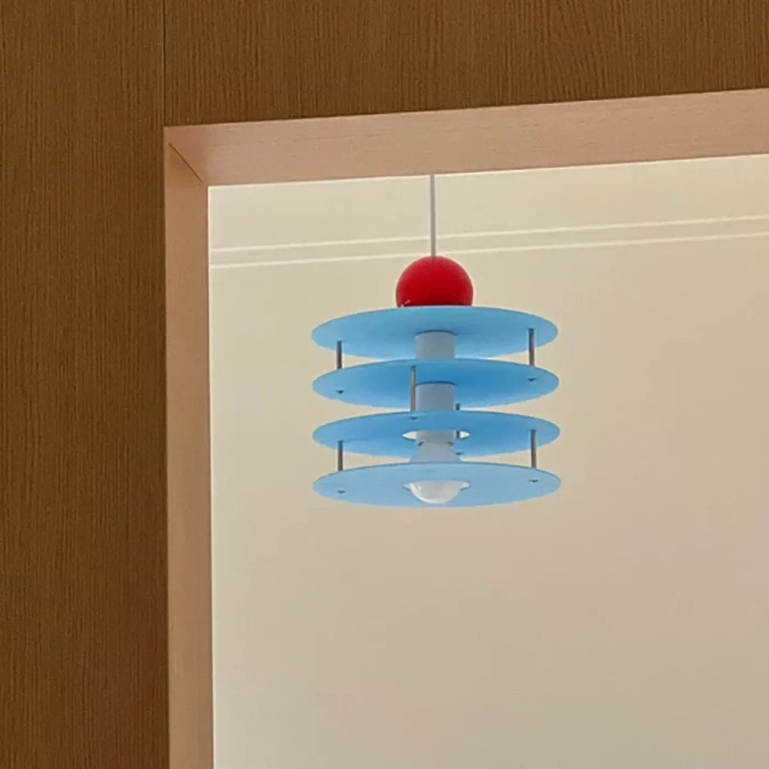 Suspension luminaire contemporaine kellyi avec abat-jours circulaires bleus concentriques et sommet sphérique rouge