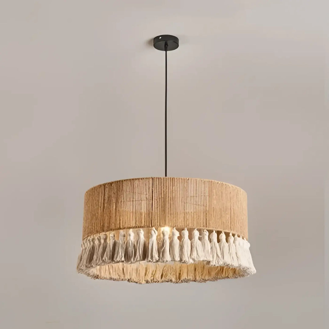 Suspension luminaire beige en corde naturelle avec franges décoratives en beige et blanc boho ba